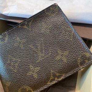 AUTHENTIC Louis Vuitton Men's Wallet With box!LV